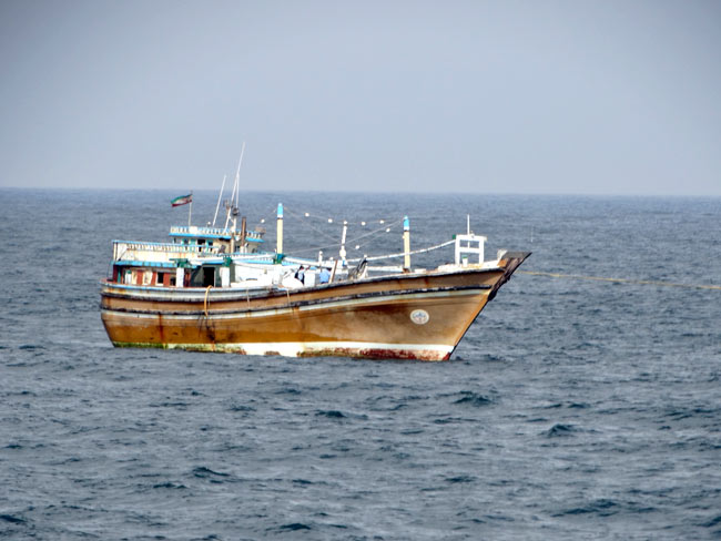 पकड़ा गया संदिग्ध बोट