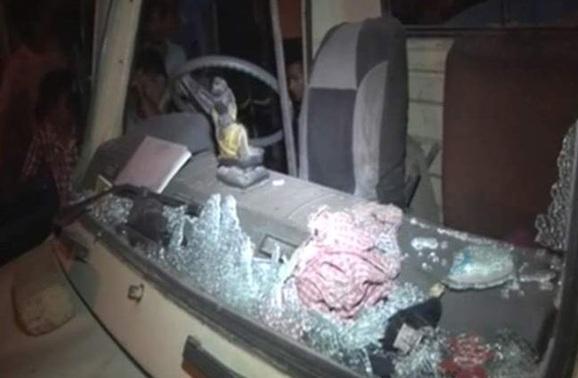 बच्ची की मौत से गुस्साए लोगों ने की तोड़फोड़