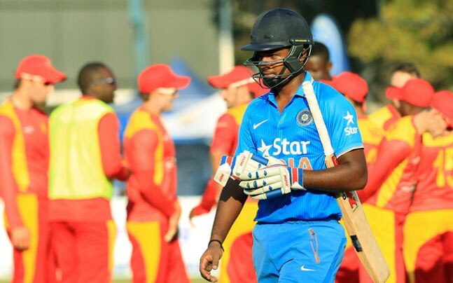 संजू सैमसन के आउट होने का जश्न मनाते जिंबाब्वे के खिलाड़ी