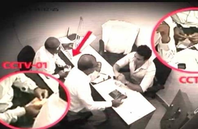 22 लाख के हीरे गायब!