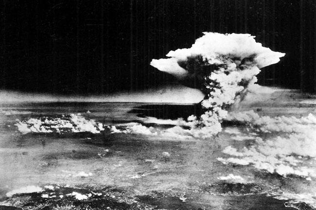 जापान के दो शहरो में हुए परमाणु हमले में तकरीबन दो लाख लोगों की जान चली गई थी