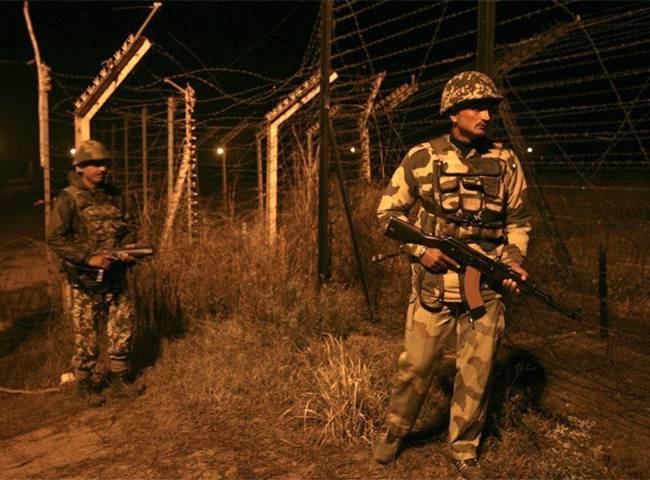 सीमा पर तैनात भारतीय जवान