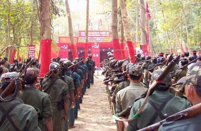 नक्सलियों ने पुलिस पर घात लगाकर हमला किया