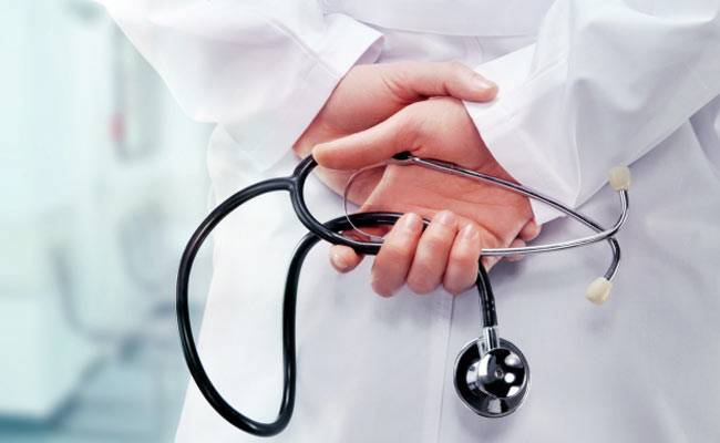 डॉक्टरों ने एक दक्षिण अफ्रीकी महिला के पेट से नशीले पदार्थों के 40 पैकेट निकाले हैं.