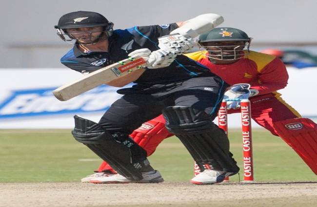 मैच के दौरान शॉट खेलते कीवी कप्तान केन विलियमसन