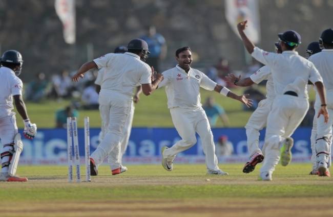 टीम इंडिया की शानदार गेंदबाजी