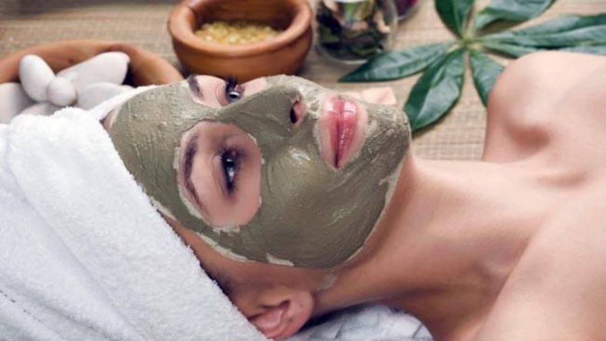 मुल्तानी मिट्टी और दूध से बनाएं फेस पैक, स्किन को करेगा डीप क्लीन