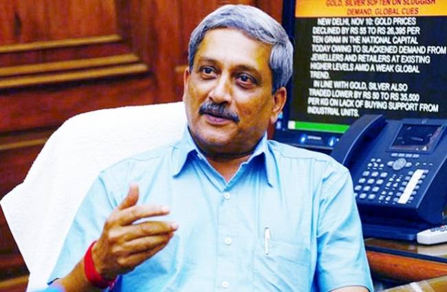 रक्षा मंत्री मनोहर पर्रिकर