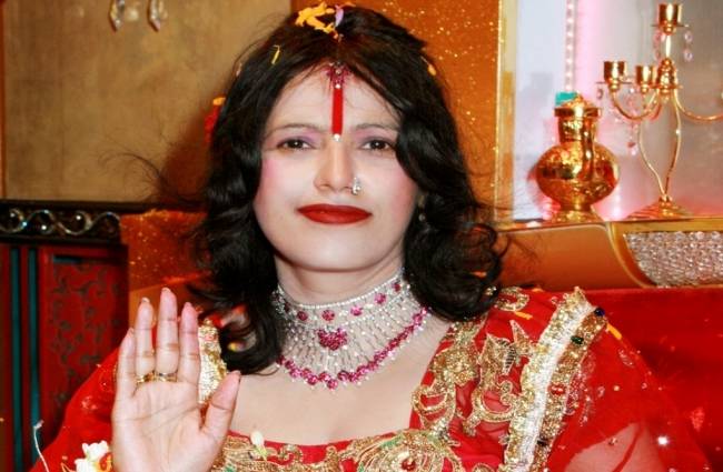 स्वयंभू संत राधे मां की मुश्किलें बढ़ीं