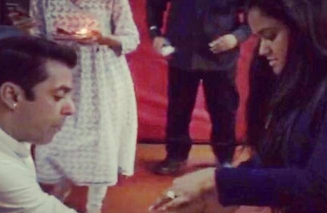 सलमान को राखी बांधते हुए उनकी बहन अर्पि‍ता