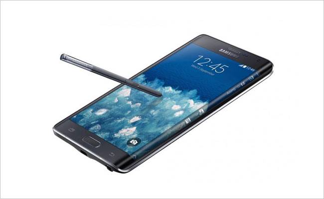 फोन में है  5 मेगापिक्सल का फ्रंट कैमरा