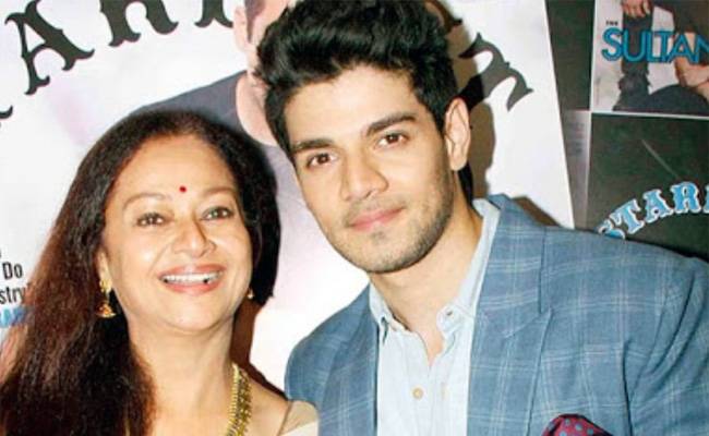 Zarina Wahab and Sooraj pancholi