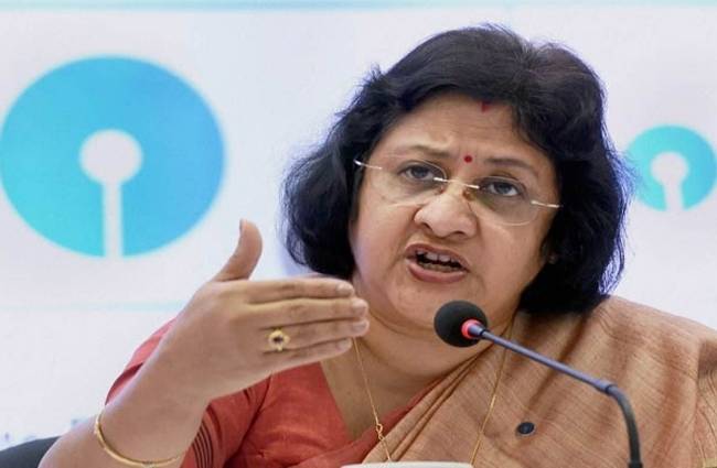 फिलहाल रुपया डॉलर के मुकाबले दो साल के सबसे निचले स्तर पर