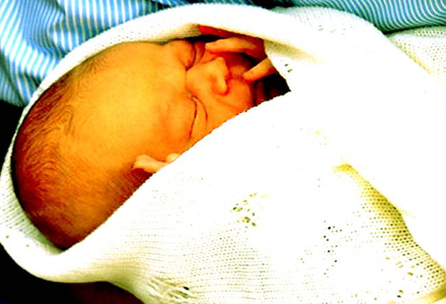 मासूम बच्चा माता-पिता के शव के साथ दो-दिन तक रहा (प्रतीकात्मक तस्वीर)