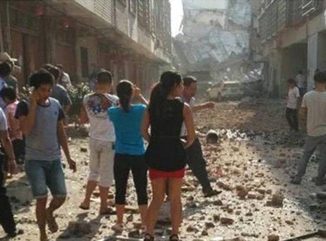 चीन में धमाके के बाद इमारत का मलबा