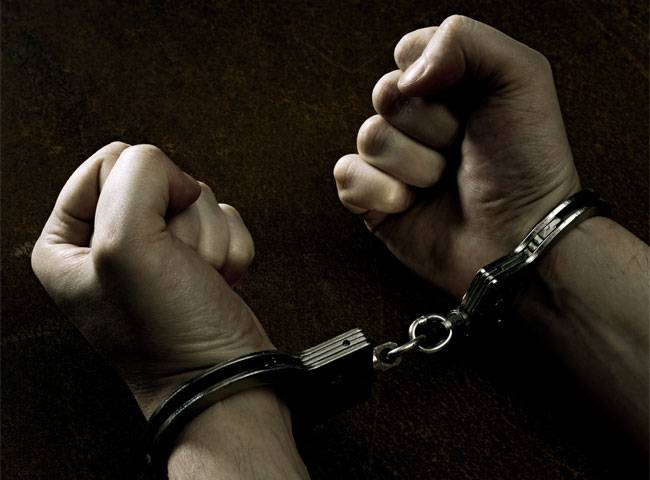 गिरफ्तार तो हुआ, पर कौन???