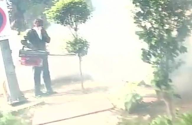 CM आवास के पास फॉगिंग करती टीम