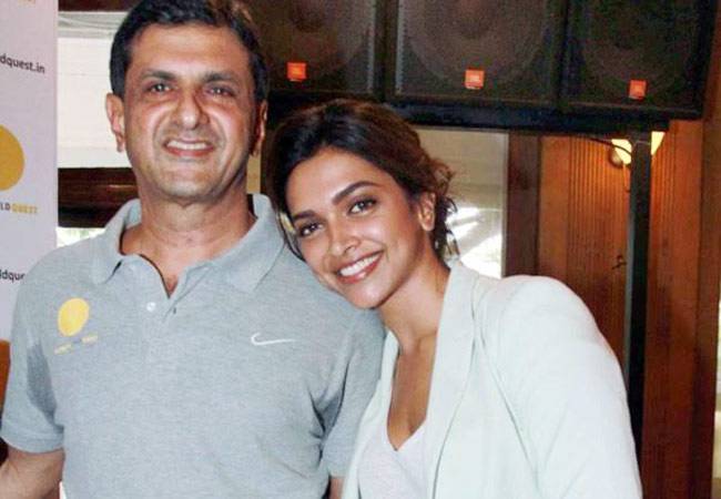 दीपिका पादुकोण अपने पिता प्रकाश पादुकोण संग