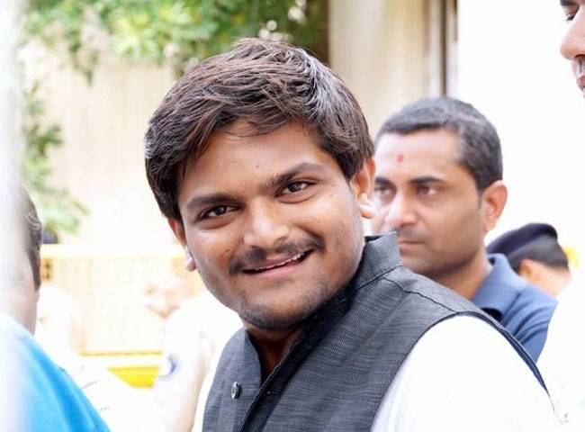 हार्दिक पटेल पाटीदार समाज को ओबीसी का दर्जा दिलाने की मांग कर रहे हैं