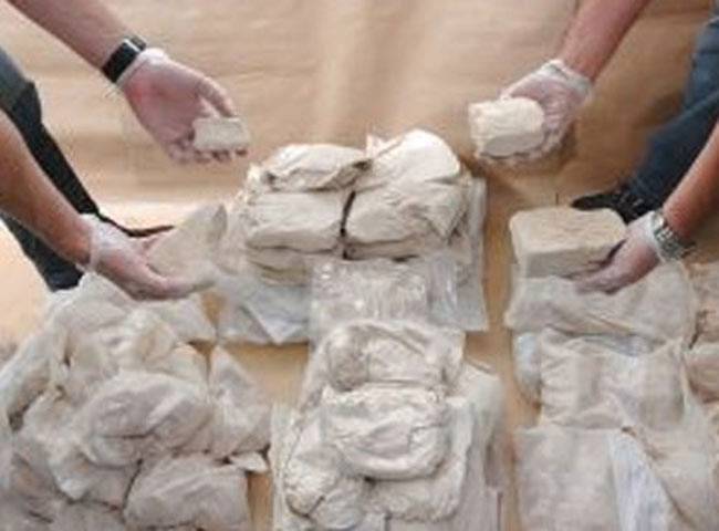 तस्करों से बरामद की गई हेरोइन की कीमत करोड़ों में है