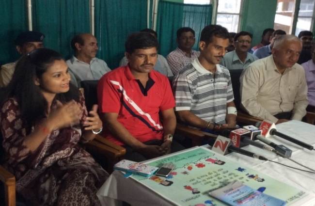 सुरंग में फंसे तीन में से दो मजदूरों को सुरक्षित बाहर निकाला गया