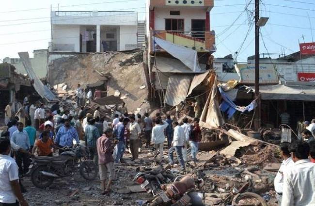 धमाके के बाद मलबे में तब्दील इमारत