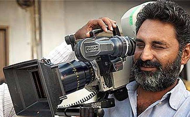 डायरेक्टर महमूद फारुकी