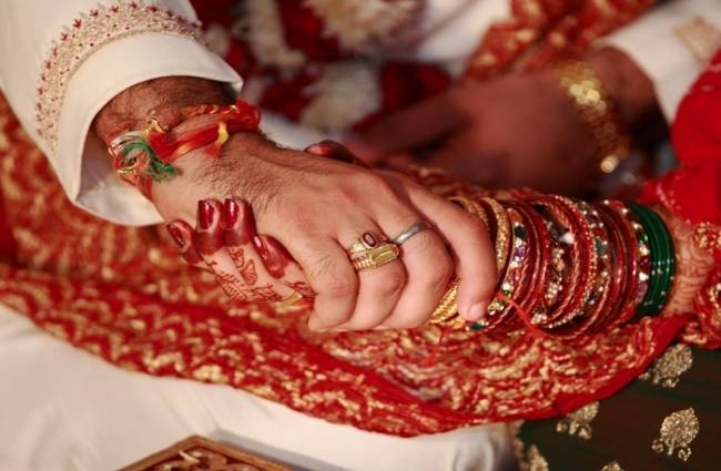 लड़के-लड़कियों को मिलाने का मिशन