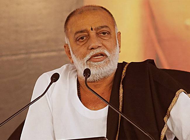 मोरारी बापू की फाइल फोटो