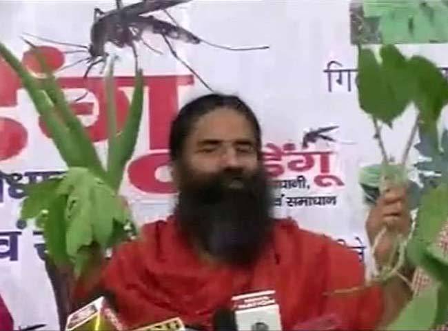 प्रेस कॉन्फ्रेंस के दौरान योग गुरु रामदेव