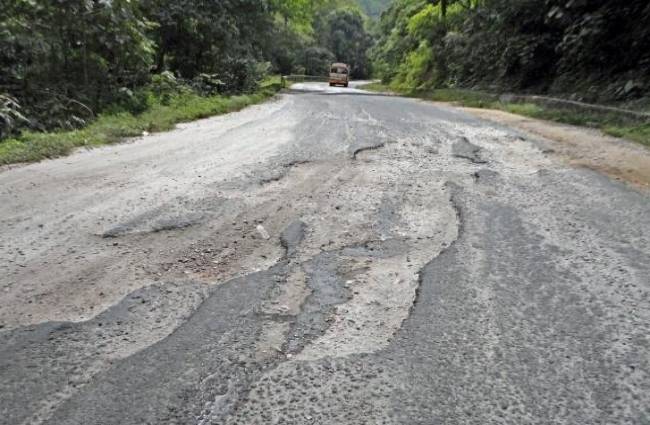 सड़कों की खराब हालत बना मुद्दा