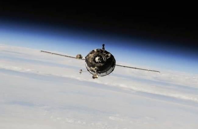 रूसी अंतरिक्षयान आईएसएस पहुंचा