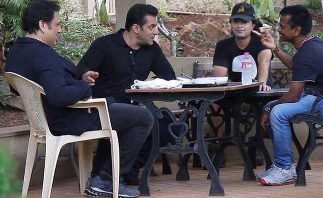 मीटिंग के दैरान सलमान खान