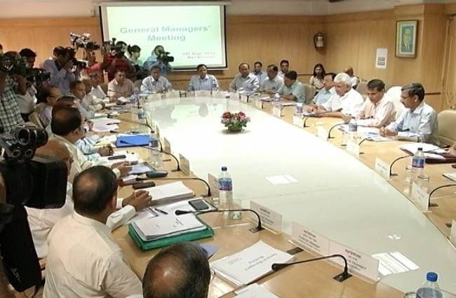 रेल मंत्री ने की इमरजेंसी बैठक