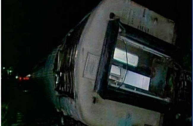 गुलबर्गा में बड़ा ट्रेन हादसा