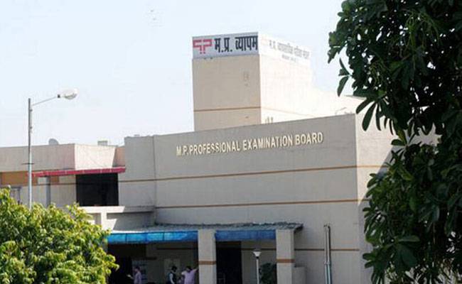 सीबीआई के डिप्टी एसपी विन्दु शेखर झा झांसी में बेहोशी की हालत में मिले.