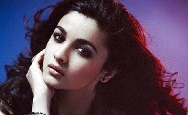 अालिया भट्ट