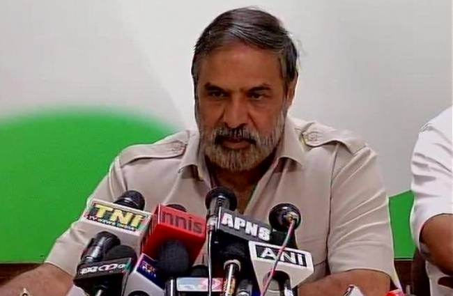 प्रेस कॉन्फ्रेंस करते आनंद शर्मा