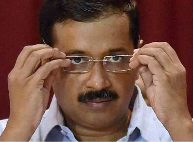 दिल्ली के मुख्यमंत्री अरविंद केजरीवाल के विज्ञापन पर बढ़ा विवाद