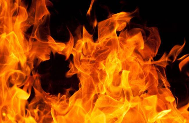 हादसे में तीन युवतियां बुरी तरह से झुलस गईं