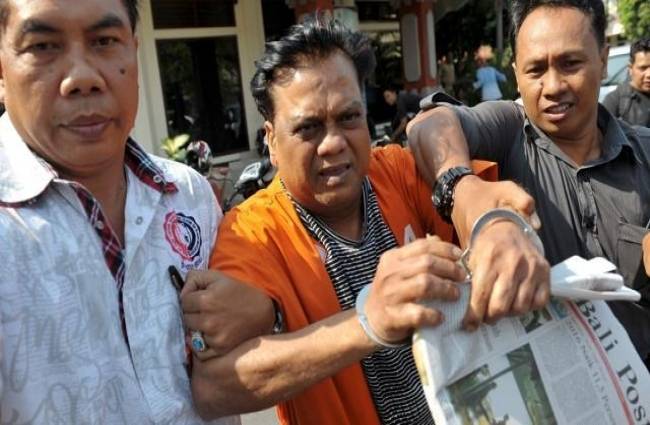 बाली में छोटा राजन को ले जाती पुलिस