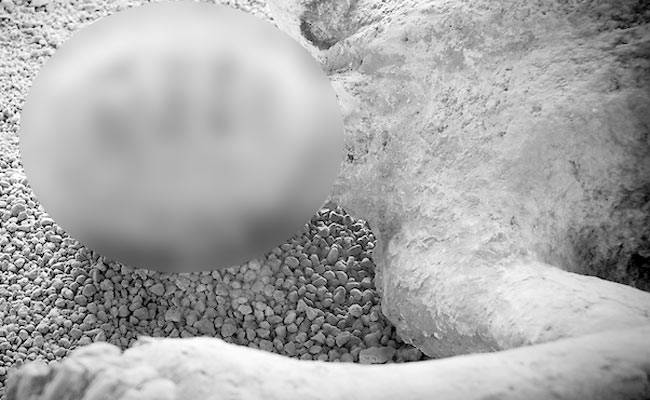 लाश पर प्लास्टर लगा देख पुलिस भी हैरान है (फाइल फोटो)