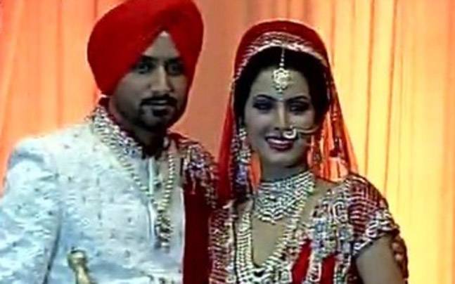 क्रिकेटर हरभजन सिंह और एक्ट्रेस गीता बसरा