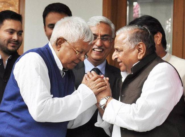 लालू प्रसाद और मुलायम सिंह की फाइल फोटो