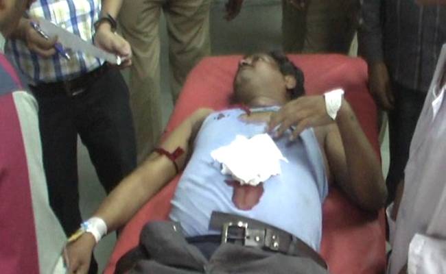 विधानसभा के सामने एक विकलांग युवक ने आत्मदाह का प्रयास किया