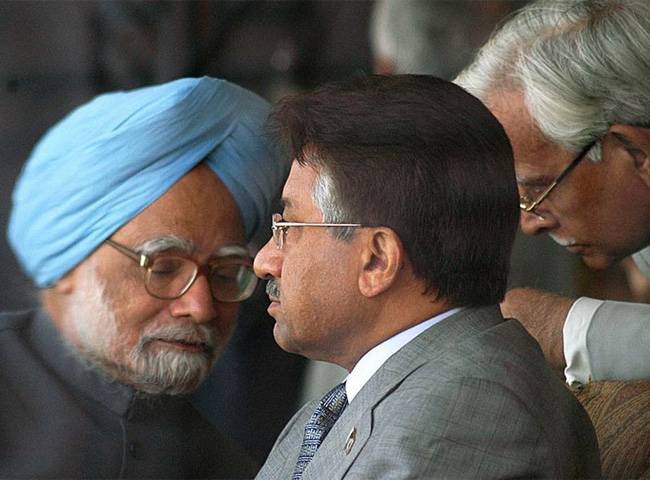 मनमोहन सिंह और परवेज मुशर्रफ की फाइल फोटो