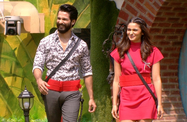 बिंदास अंदाज में शाहिद कपूर और आलिया भट्ट