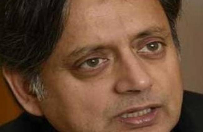 पूर्व केंद्रीय मंत्री शशि थरूर