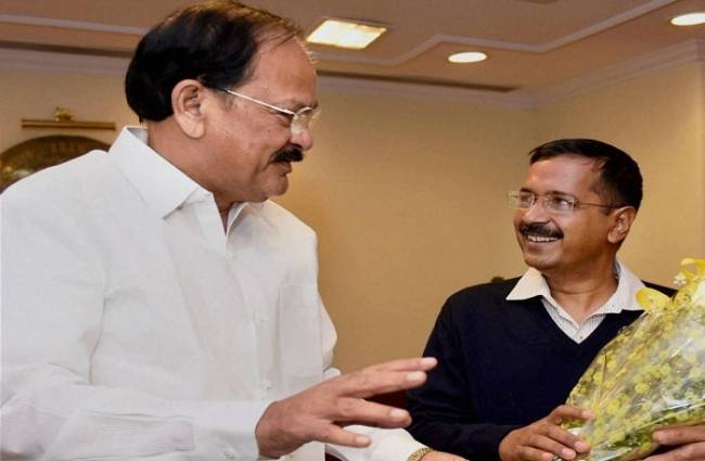 अरविंद केजरीवाल और वेंकैया नायडू (फाइल फोटो)