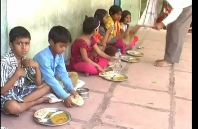 स्लम में रहने वाले बच्‍चे